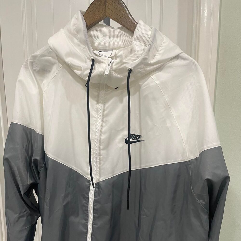 Nike Men's White and Grey Jacket
